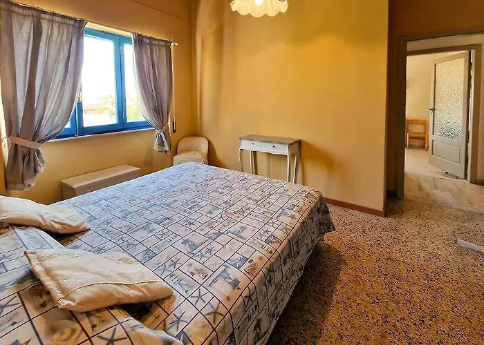 公寓 Laureliving Holiday Home Villino Marinella 马达莱纳
